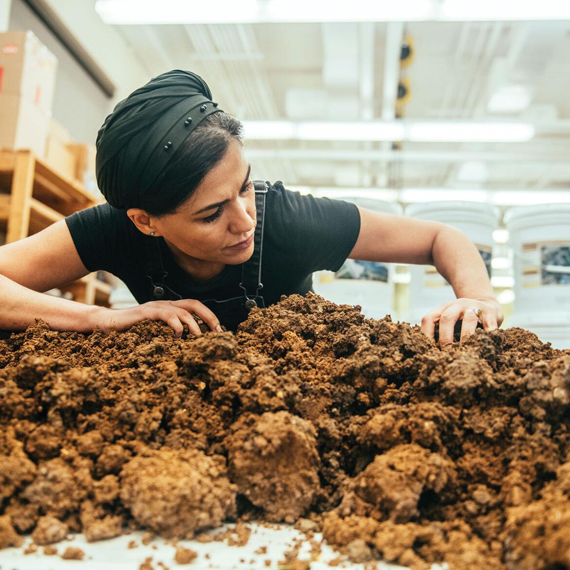 Raheleh Filsoofi Talks Memory, Ceramics and Winning the Joan Mitchell Fellowship